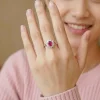 Detail batu permata merah merona ruby mirah siam pada cincin perak wanita
