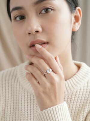 Cincin Wanita Perak Asli 925 White Topaz Brooklyn Mini 4