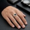 Cincin Pria Perak Bali Siver 925 Black Handmade Onyx Natural Signet Canero pada jari cowok di meja