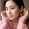 Anting Hook Wanita Perak Aslli 925 Red Garnet Garetha ilustasi pakai model cantik