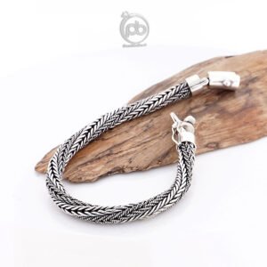 Sisi samping gelang rantai pria perak 925 dengan tebal dan lebar 6mm