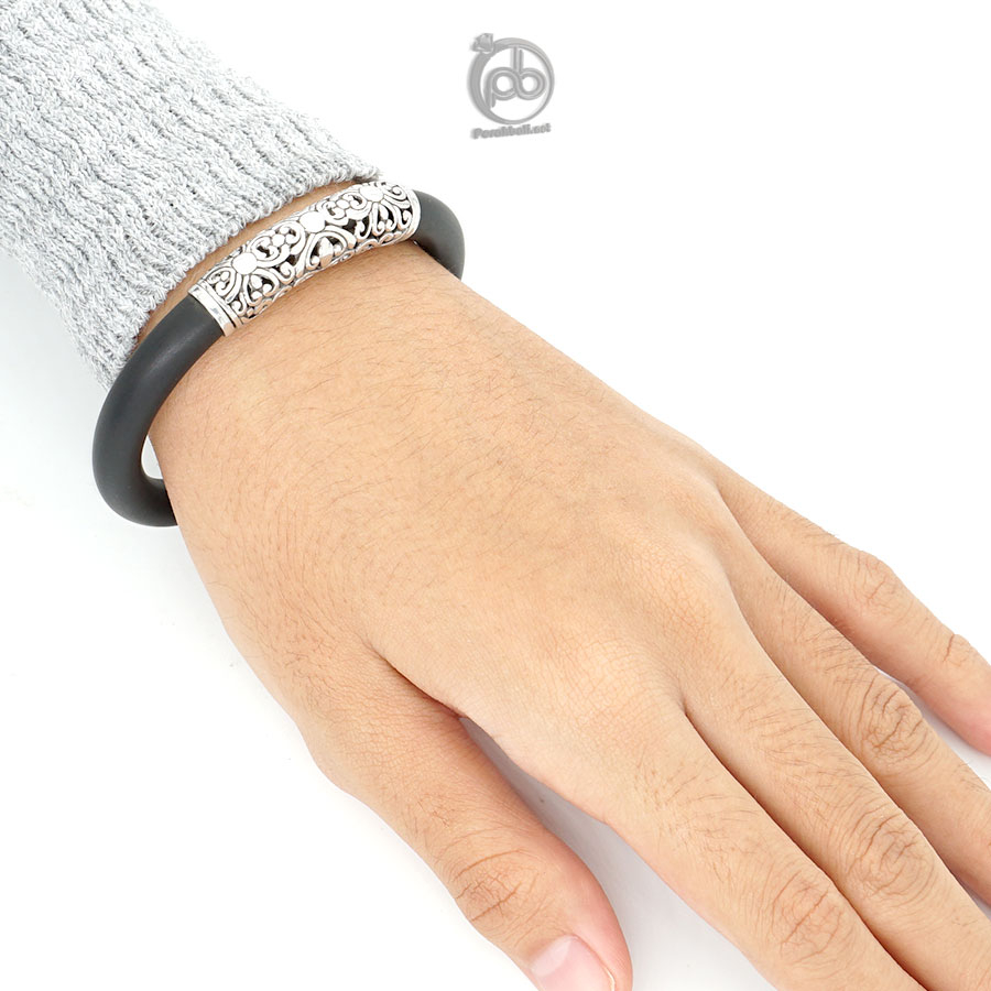 Gelang Open Bangle Wanita Pria Classic Black Rubber Perak 925