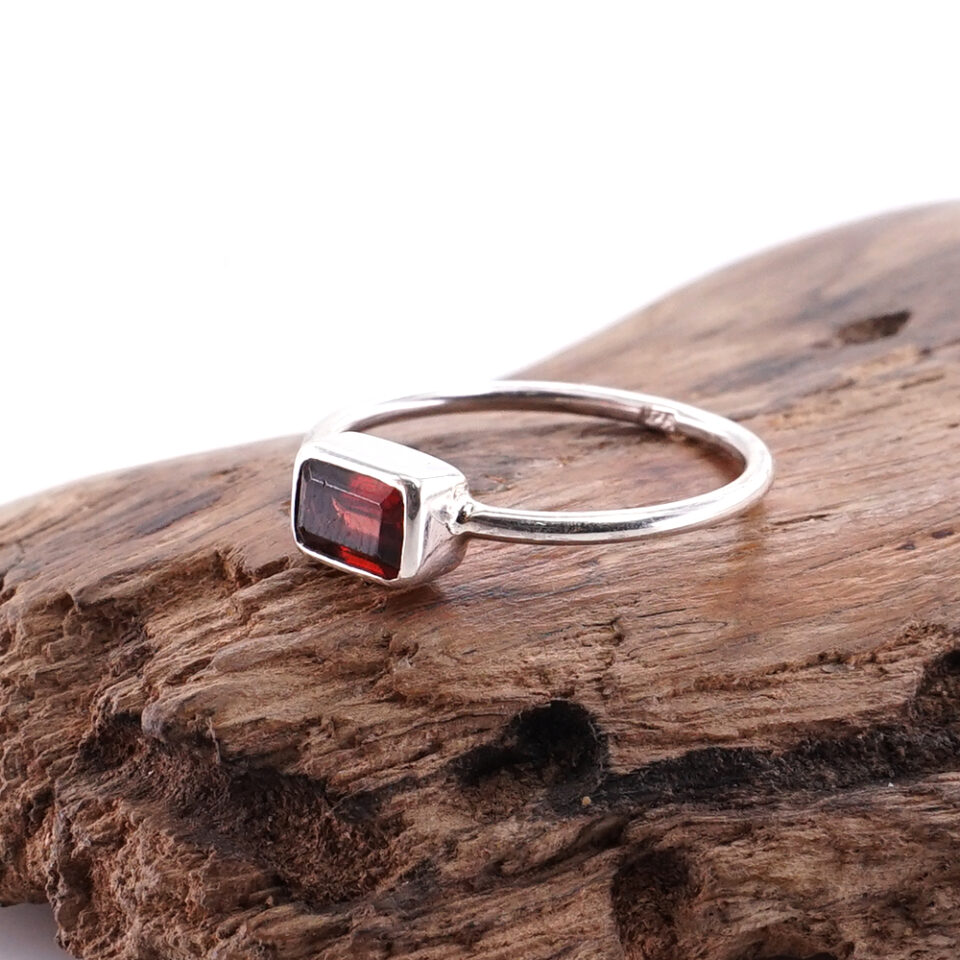Cincin Wanita Perak Bali Asli Silver 925 Natural Red Garnet Ginona
