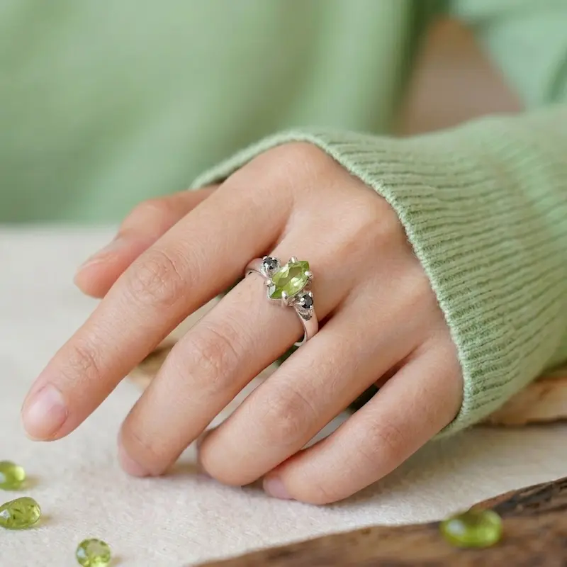 Cincin Wanita Perak Bali 925 Tabur Mini Natural Peridot Dothea