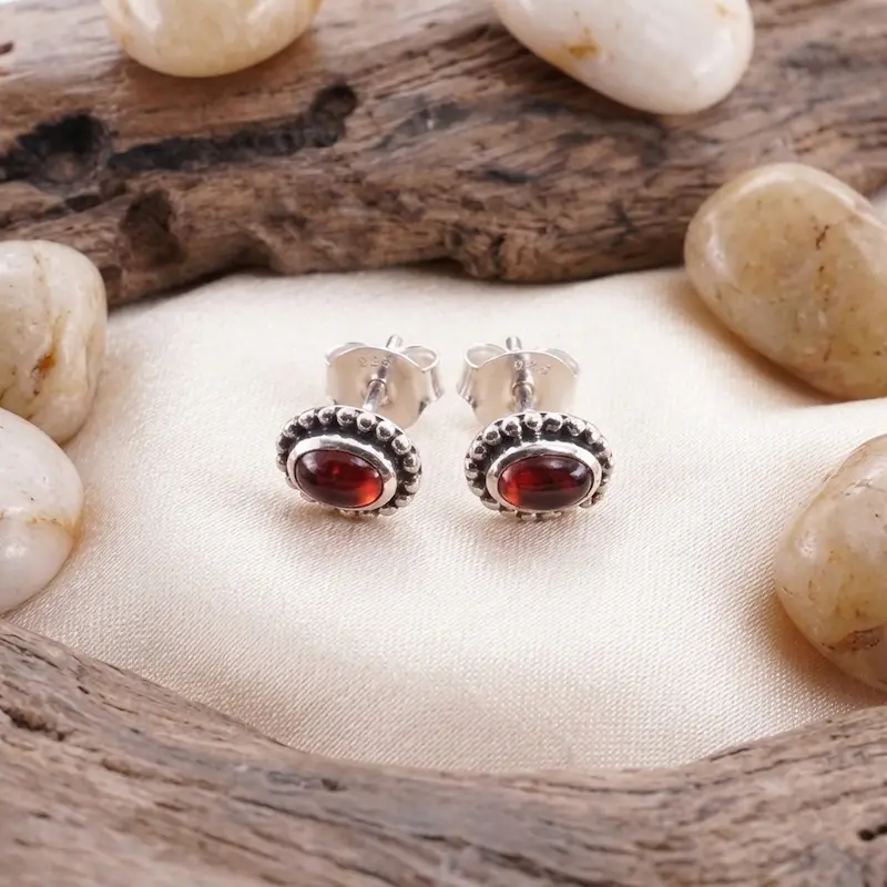 batu-permata-natural-red-garnet-oval-cabochon