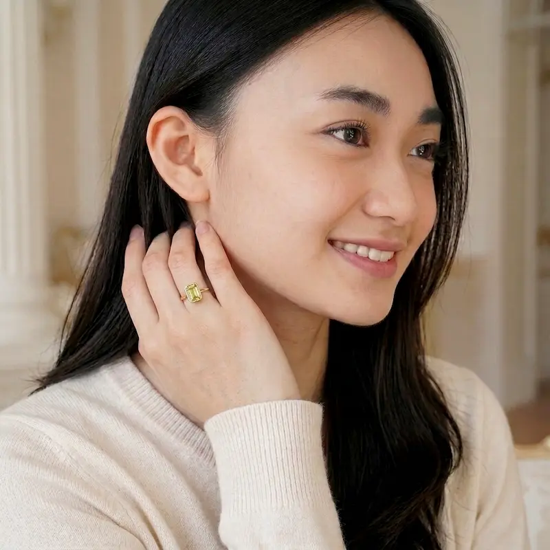 cincin sterling silver citrine persegi pada model wanita