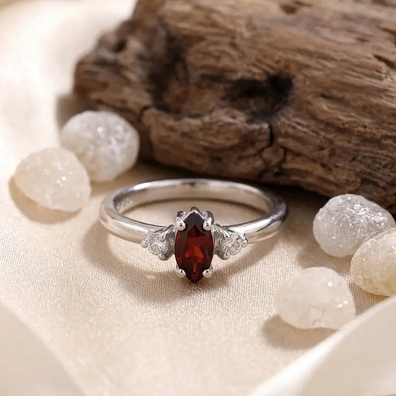 Cincin wanita perak asli 925 model Garniyana hiasan batu natural red garnet tampak depan