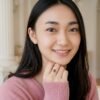 pemakaian cincin wanita imut perak asli 925 di jari tangan model wanita.